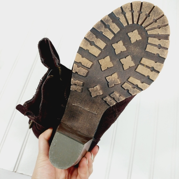 Women's Suede Ankle Boots - Picture 10 of 11